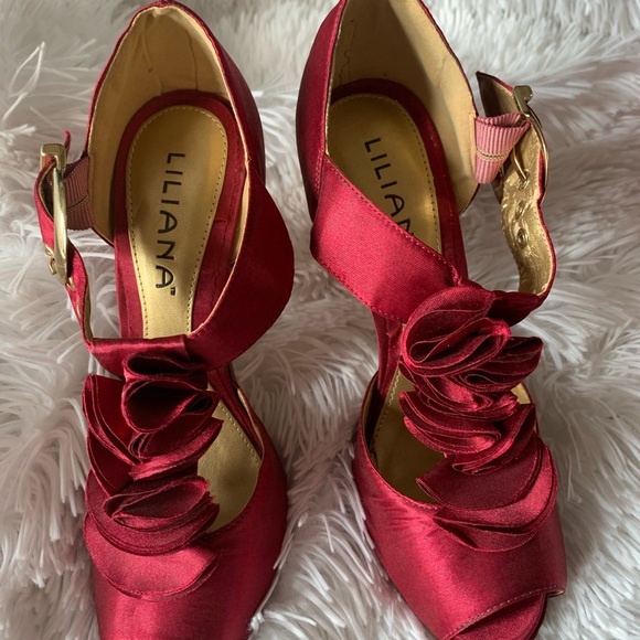 Liliana satin Heels. - Picture 2 of 4